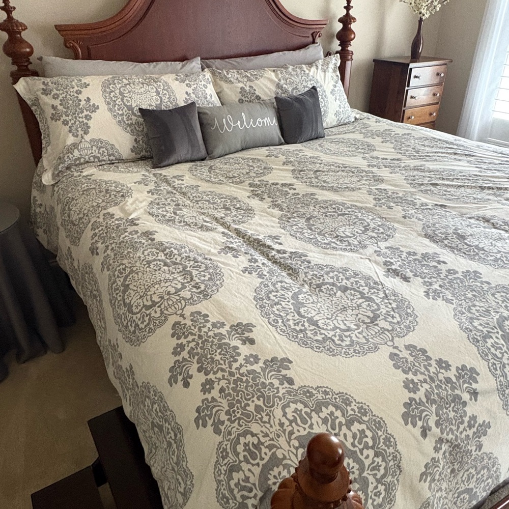 Pottery Barn Gray and Cream Duvet Cover Set